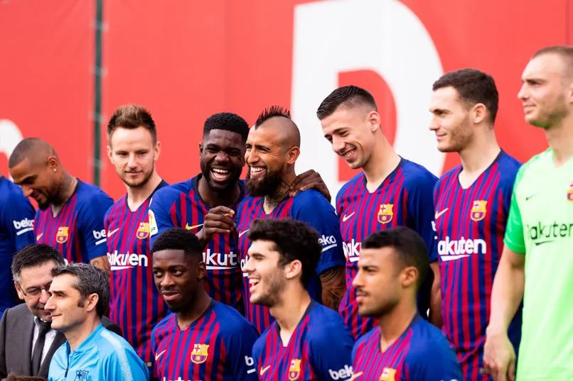 Barca chụp ảnh - Bóng Đá