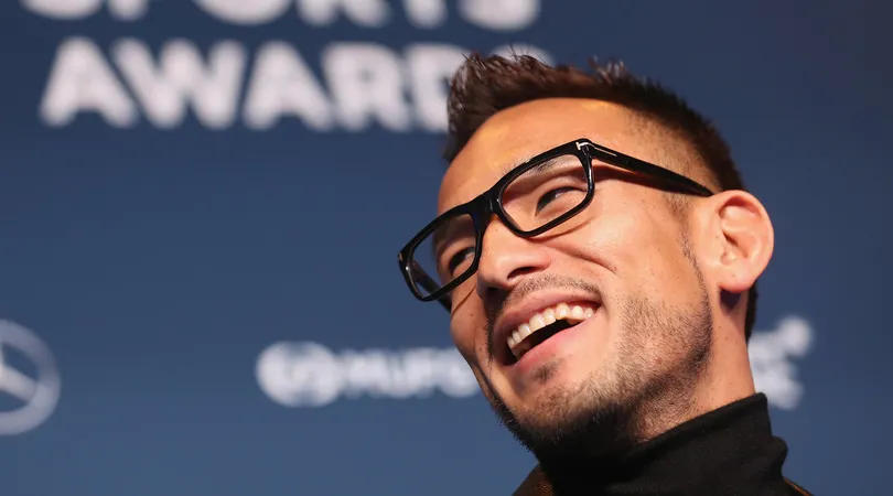 Đồng đội cũ không tin Totti có thể quản lý AS Roma - Bóng Đá