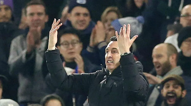 Tức giân vì Arsenal bị cầm hòa, Emery đá thẳng chai nước vào mặt CĐV Brighton - Bóng Đá