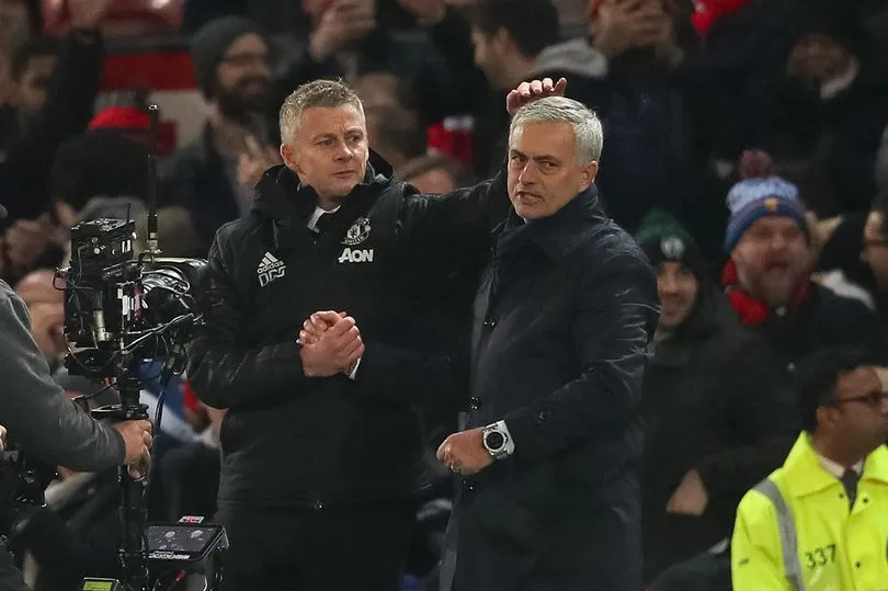 CHOÁNG với hình ảnh gây sốc Solskjaer dành cho Mourinho - Bóng Đá