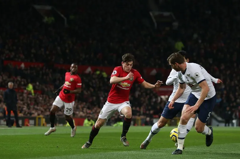 Man Utd đã sẵn có một tiền vệ phải chất lượng - Bóng Đá