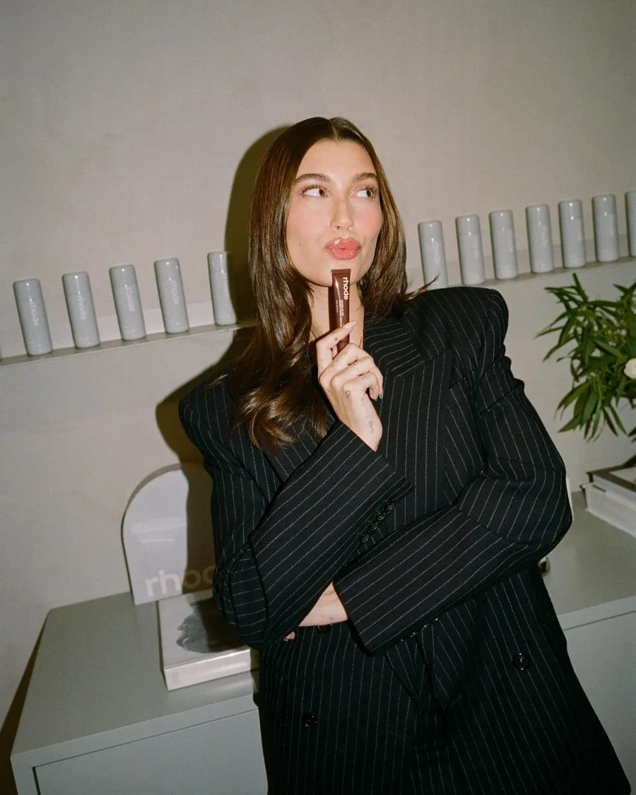 Blazer oversize và áo khoác rộng là những món đồ mà cô nàng hay diện.