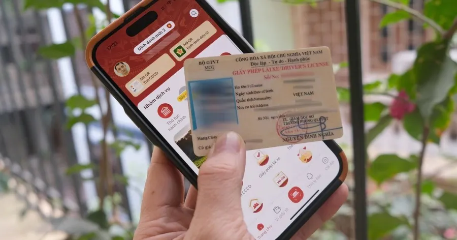 Hiện nay, đối với tài khoản VNeID ở mức độ 2, người dân có thể tự tích hợp bằng lái xe cũng như các loại giấy tờ khác vào ứng dụng này.