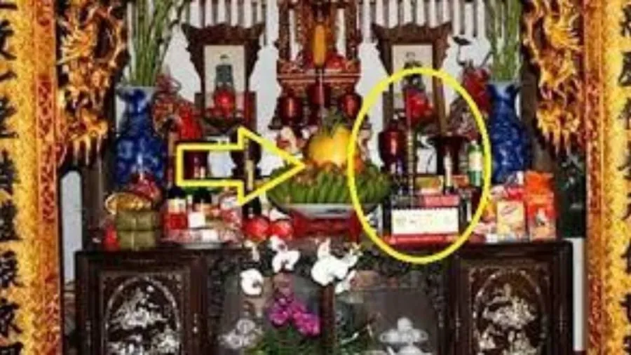 Ảnh thờ bỗng nhiên bị nghiêng lệch hoặc