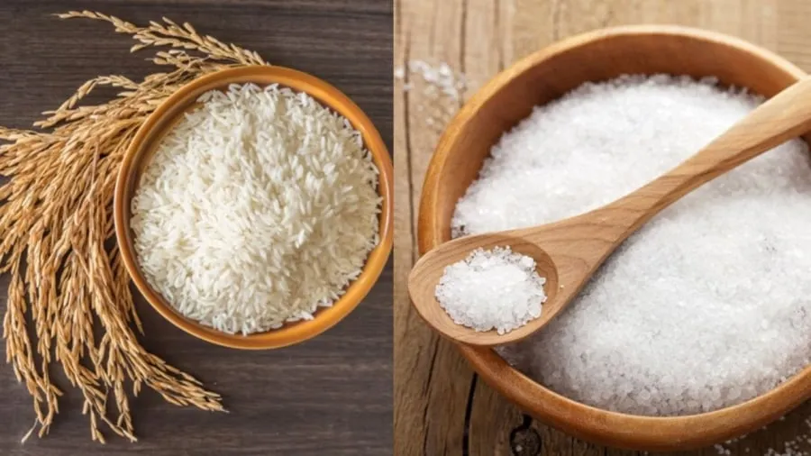 Rắc gạo muối tống tiễn cô hồn