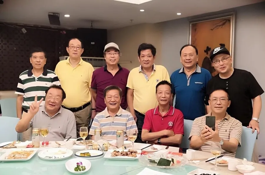 Nguyên nhân thứ ba là cảm giác mới mẻ và tò mò trong giai đoạn đầu của các buổi đoàn tụ sẽ nhạt dần theo thời gian.