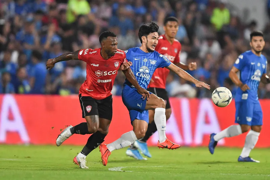 Văn Lâm mắc sai lầm nghiêm trọng, Muangthong United thua bẽ mặt Chonburi - Bóng Đá