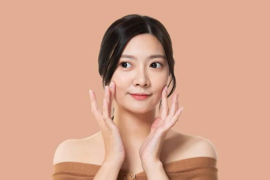 Tắm ở nhiệt độ thấp sẽ làm tăng độ bóng cho các sợi tóc và sức khoẻ của làn da.