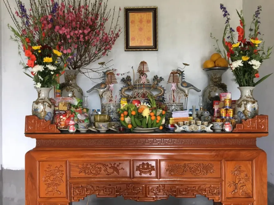 Bàn thờ là nơi tâm linh không nên cho mượn