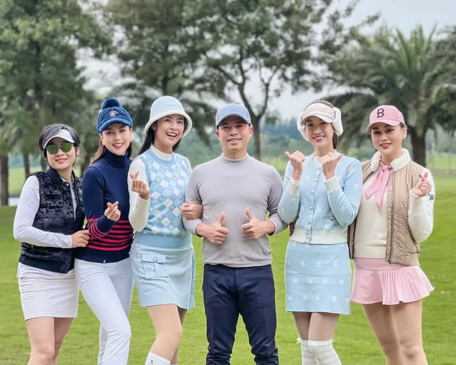 troi-ret-dam-phuong-oanh-di-golf-mac-ao-day-cop-hai-body-mum-mim-nhu-thoi-nam-nong-272990825_10161404029866978_8704962899819103569_n-1644136274-823-width960height770