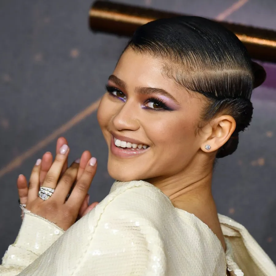 mau-tim-Zendaya-ap-dung-trang-diem-1024x1024