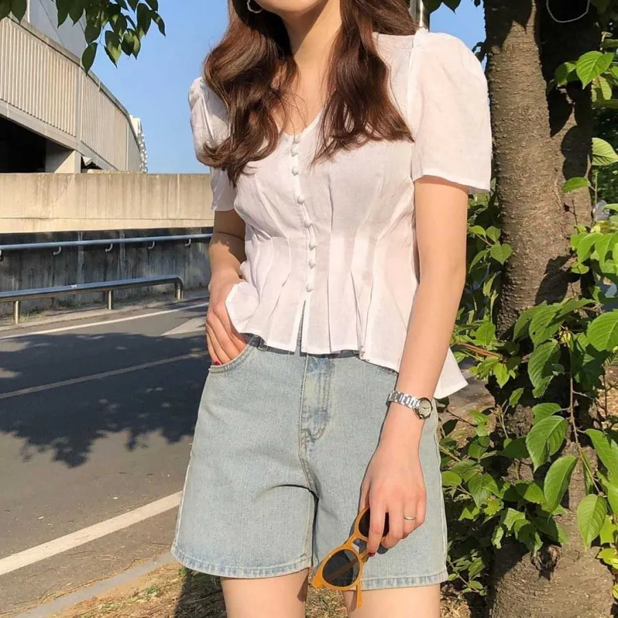 ao-Blouse-duc-lo-tay-ngan