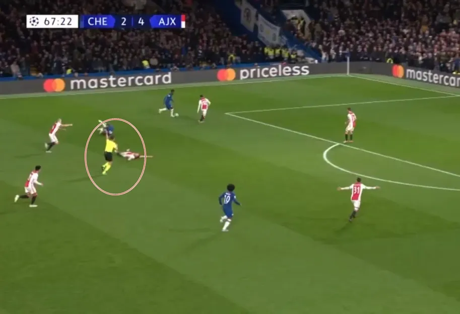 Toàn cảnh về tình huống 2 thẻ đỏ + 1 quả penalty ở trận Chelsea - Ajax - Bóng Đá