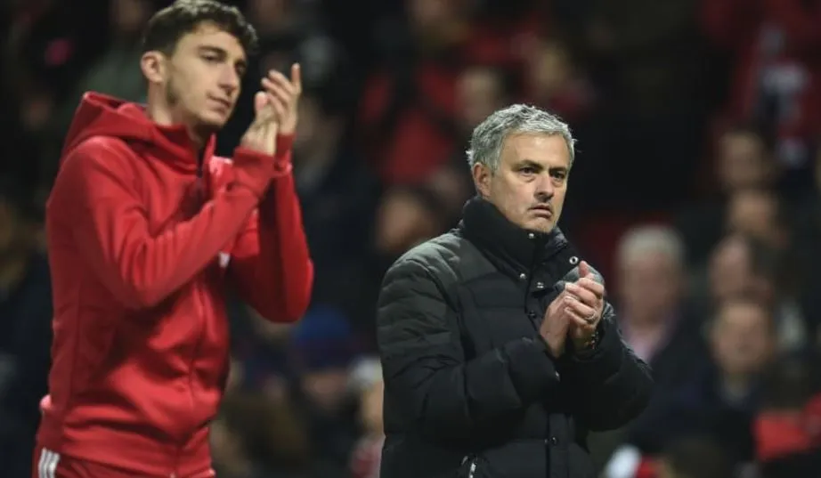 Matteo Darmian đòi ra đi, Mourinho nói gì? - Bóng Đá