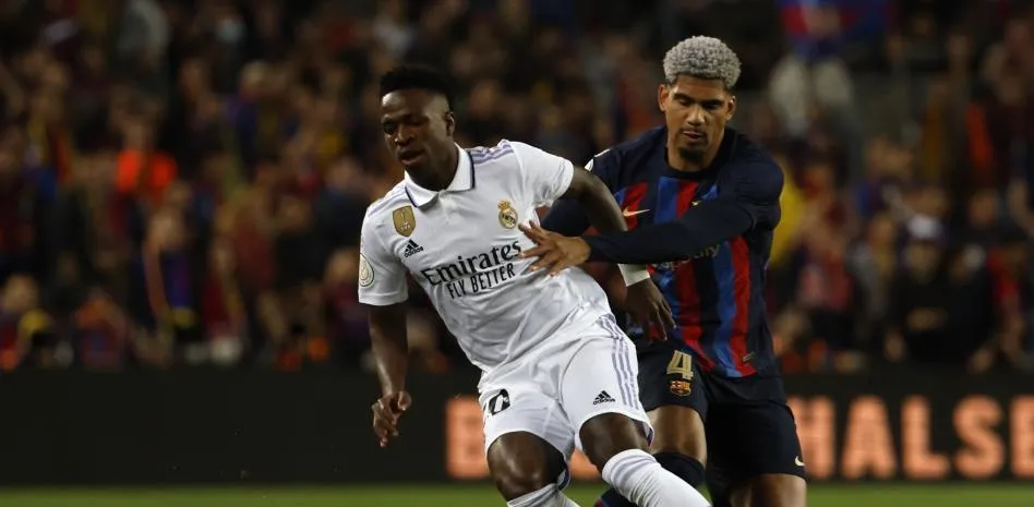 Vinicius mắng cầu thủ Barca 'im mồm' - Bóng Đá