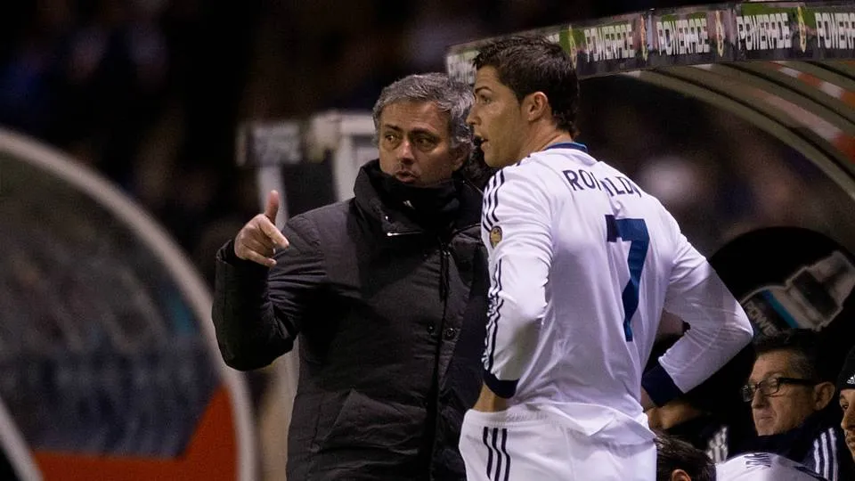 Ronaldo gửi thông điệp đến M.U về Mourinho - Bóng Đá