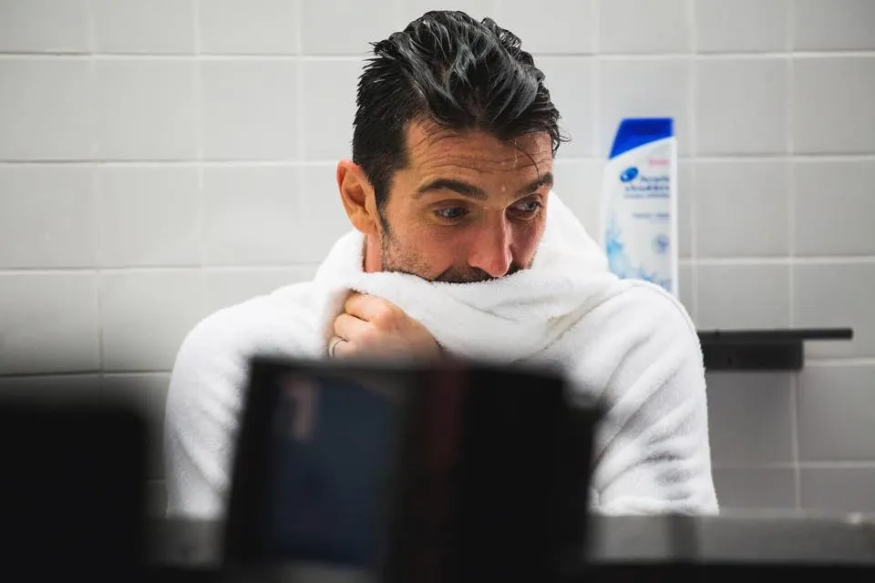 10 lý do khiến bạn đổ gục trước 'anh già khó tính' Gianluigi Buffon - Bóng Đá