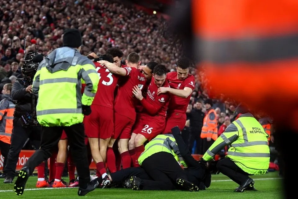 Mũi đinh ba ánh hồng của Liverpool - Bóng Đá