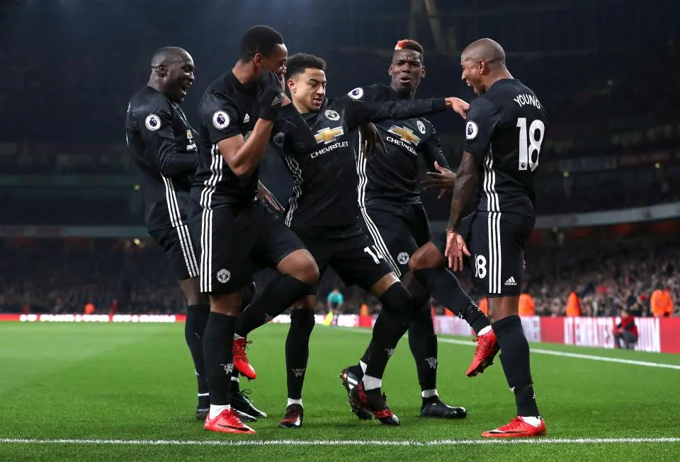 Lingard khoe ốp điện thoại in hình điệu nhảy tấu hài - Bóng Đá