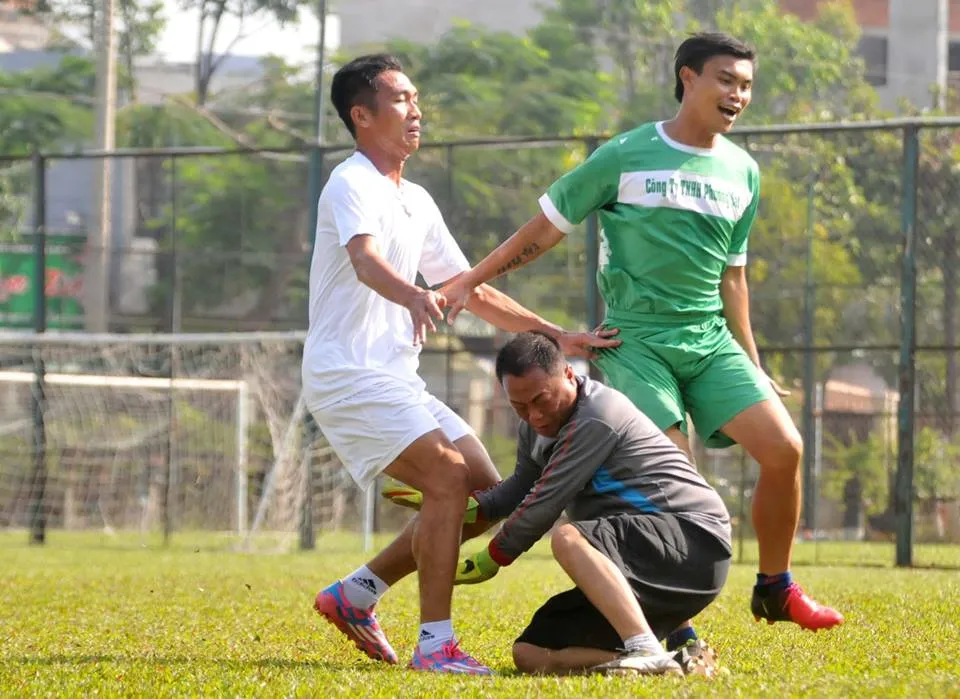 Tân HLV Sài Gòn FC thi đấu gây quỹ từ thiện - Bóng Đá