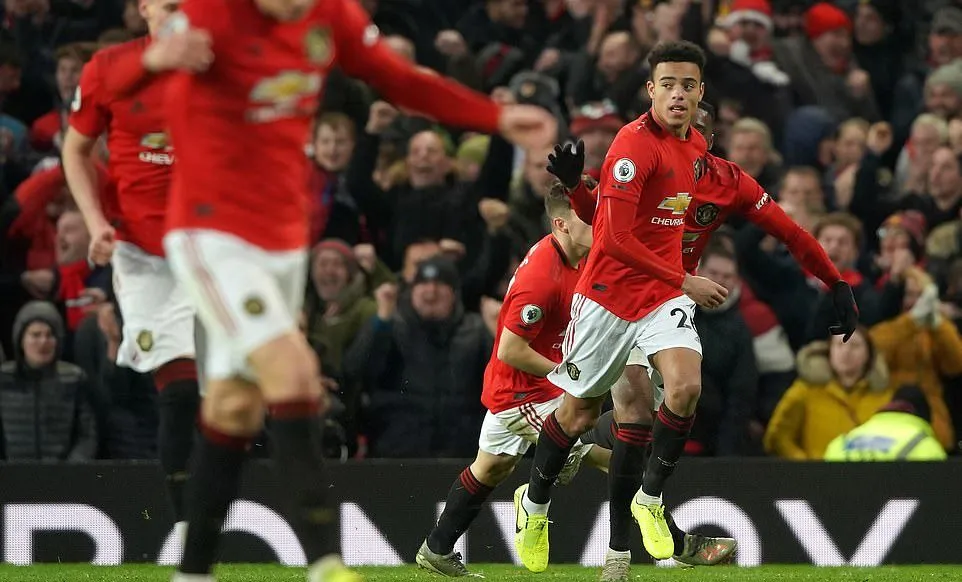 Man Utd fans hammer Scott McTominay after a disappointing display against Everton - Bóng Đá