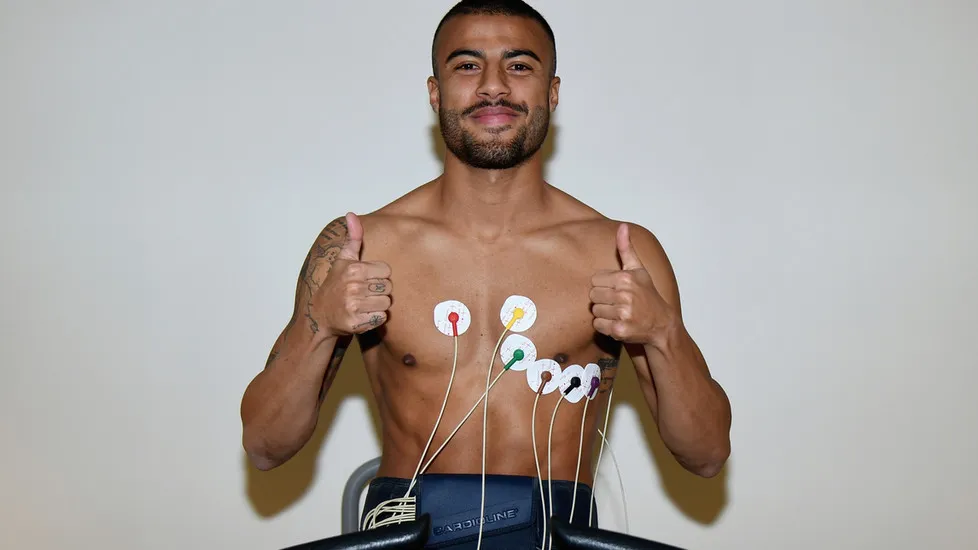 Rafinha vui như mở hội trong ngày ra mắt Inter - Bóng Đá